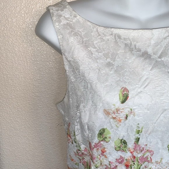 GABBY SKYE retro floral lace dress, sleeveless, white base Back zip. 12 - Picture 6 of 17